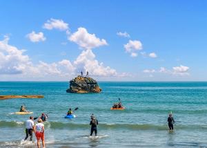 a group of people on kayaks in the ocean at Millendreath Beach Resort in Looe +66 photos