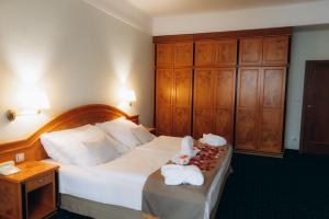 Postel nebo postele na pokoji v ubytování Parkhotel Golf Marianske Lazne