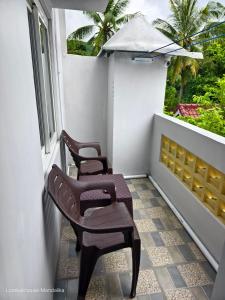 Lombokhouse Mandalika的阳台或露台