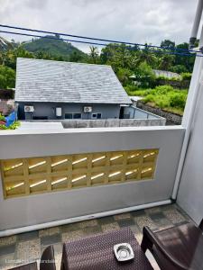 Lombokhouse Mandalika的阳台或露台