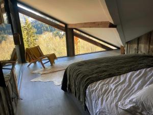 Postel nebo postele na pokoji v ubytování Monkey Barn Morzine Les Gets + 69 fotografií
