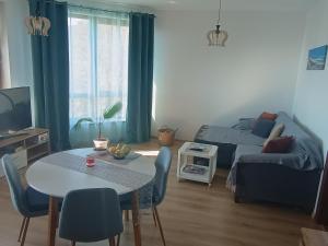 A bed or beds in a room at QUEEN'S VIEW app-9 free pool,parking, fitness & sea view