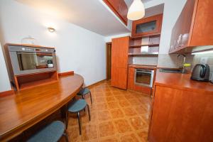 Kuchyňa alebo kuchynka v ubytovaní 6 Bob's Apartments - 3 bedrooms, King size beds