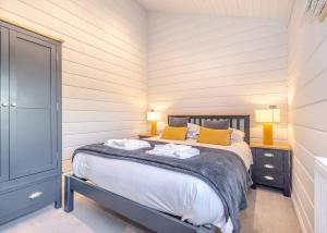 Ένα ή περισσότερα κρεβάτια σε δωμάτιο στο Snainton Luxury Lodges
