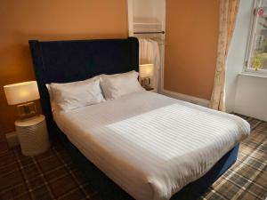เตียงในห้องที่ The Valentine - Townhouse Hotel - Adults Only