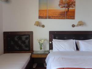 Postel nebo postele na pokoji v ubytování Angela Hotel + 37 fotografií