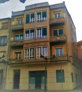 a tall building with windows on the side of it at San Roque 18 in Santo Domingo de la Calzada
