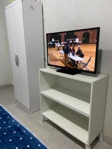 TV a/nebo společenská místnost v ubytování Queen simmons