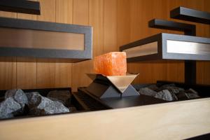 Postel nebo postele na pokoji v ubytování Amenity Hotel & Resort Česká Kanada
