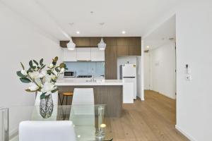 Φωτογραφία από το άλμπουμ του Domi Rentals - The Even Apartment σε Carnegie