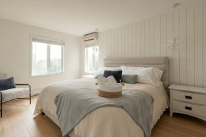 a bedroom with a bed with a basket on it at Farmhouse-Style Townhouse - 3 Floors - Fireplace in Mont-Tremblant