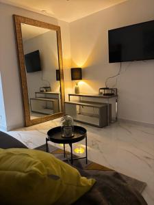 Gallery image of Studio SUPER Cannes résidence "LES HAUTS DE LA MIRANDOLE" in Vallauris