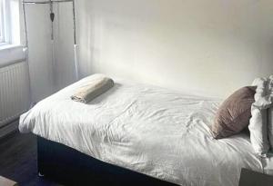 a bed with two pillows on it in a bedroom at Comfy Staycation! 2BR City Centre Westcliff Beach & High St by Everhome Ltd in Southend-on-Sea