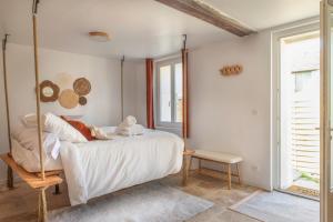 a bedroom with a swing bed and a window at Les Suites C&S in Aufferville