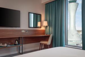 Postel nebo postele na pokoji v ubytování Hampton By Hilton Edinburgh Airport