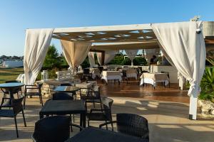 A restaurant or other place to eat at Baia dei Mulini Resort & Spa
