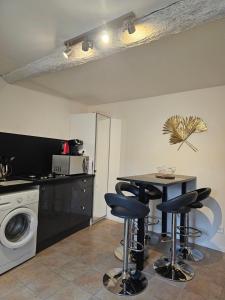 Kuchyň nebo kuchyňský kout v ubytování Appartement de caractère