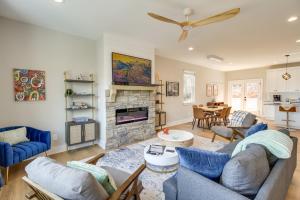 Χώρος καθιστικού στο Serene Family Home with Patio Near Chattanooga!