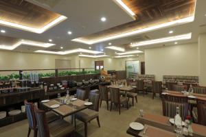 Zip By Spree Hotels Kolhapur餐厅或其他用餐的地方