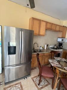 Eldhús eða eldhúskrókur á Steps Away from Adventure -2bedroom & 1 Bath