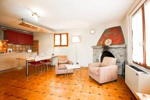 a kitchen and living room with a table and a fireplace at Rustico La Vigna in Cannero Riviera