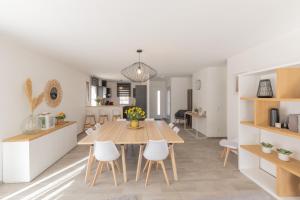 Zdjęcie z galerii obiektu Nouveau ! Villa des vignes Piscine & Clim w mieście Salavas +30 zdjęć