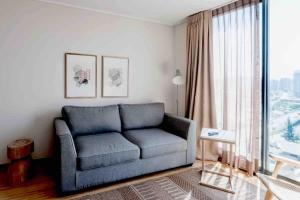 Ruang duduk di One Bedroom with Sofa Cama - El Golf- Aparthotel