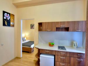 Kuchyň nebo kuchyňský kout v ubytování Golden Gate Inn