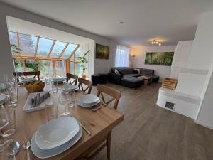 Χώρος καθιστικού στο Haus Ostseesprung - Fewo Sarah Hochparterre gratis WLAN, Parkplatz und gem Garten