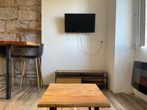 Μια τηλεόραση ή/και κέντρο ψυχαγωγίας στο Lovely apartment in Sartène
