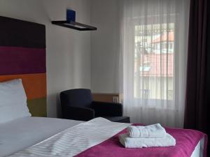 Rúm í herbergi á Hotel Hecco