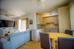 a living room with a blue couch and a table at Mediterranea 15 Plaomares, 2 dormitorios 2 baños in Cuevas del Almanzora