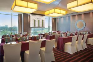 Restaurace v ubytování Park Arjaan by Rotana, Abu Dhabi + 37 fotografií