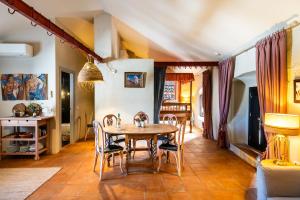 Posedenie v ubytovaní Ronda Romántica Lofts