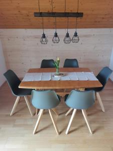 a dining room with a wooden table and chairs at Ferienwohnung Steible in Isny im Allgäu