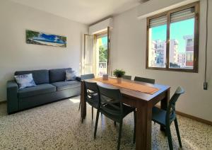 Χώρος καθιστικού στο Maria 3