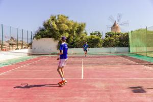 Tennis and/or squash facilities at Baia dei Mulini Resort & Spa or nearby