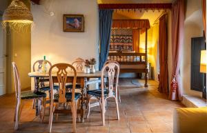 Posedenie v ubytovaní Ronda Romántica Lofts