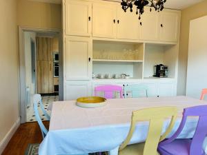 a dining room with a table and chairs at Garoa etxea in Aránzazu Celaya