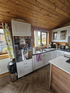 Köök või kööginurk majutusasutuses 3 Bedroom Ocean View Lodge