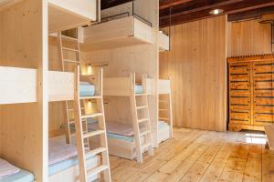 Dapur atau dapur kecil di Mariastein-Rotberg Youth Hostel