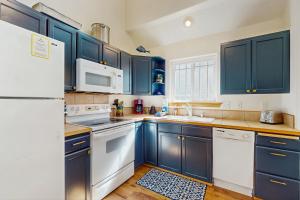 Gallery image of Freedom Shelter in Rockaway Beach +10 photos