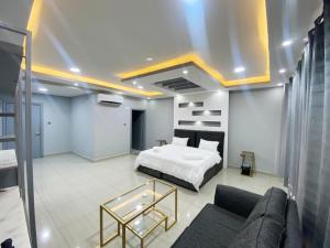 Postel nebo postele na pokoji v ubytování Carousel Hotel