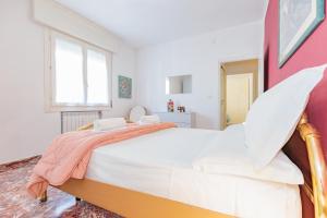 A bed or beds in a room at Appartamento Milly