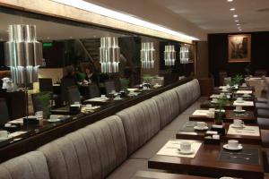 格朗德国王酒店餐厅或其他用餐的地方