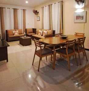 Posezení v ubytování Beachfront Villa Klondike - Private 3-bedrooms