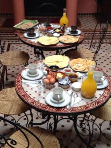 Options de petit-déjeuner proposées aux clients de l'établissement Riad Moonlight & Spa