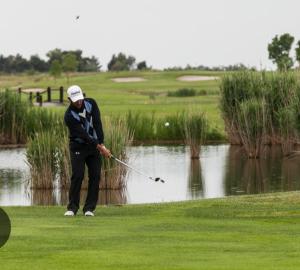 Kemudahan golf di apartmen atau berdekatan