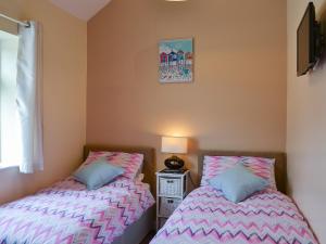 Postel nebo postele na pokoji v ubytování Freya Cottage