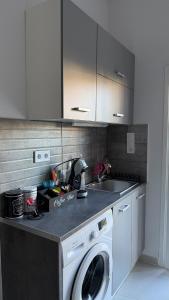 Kuchyň nebo kuchyňský kout v ubytování Ariadni Apartment Cozy Escape